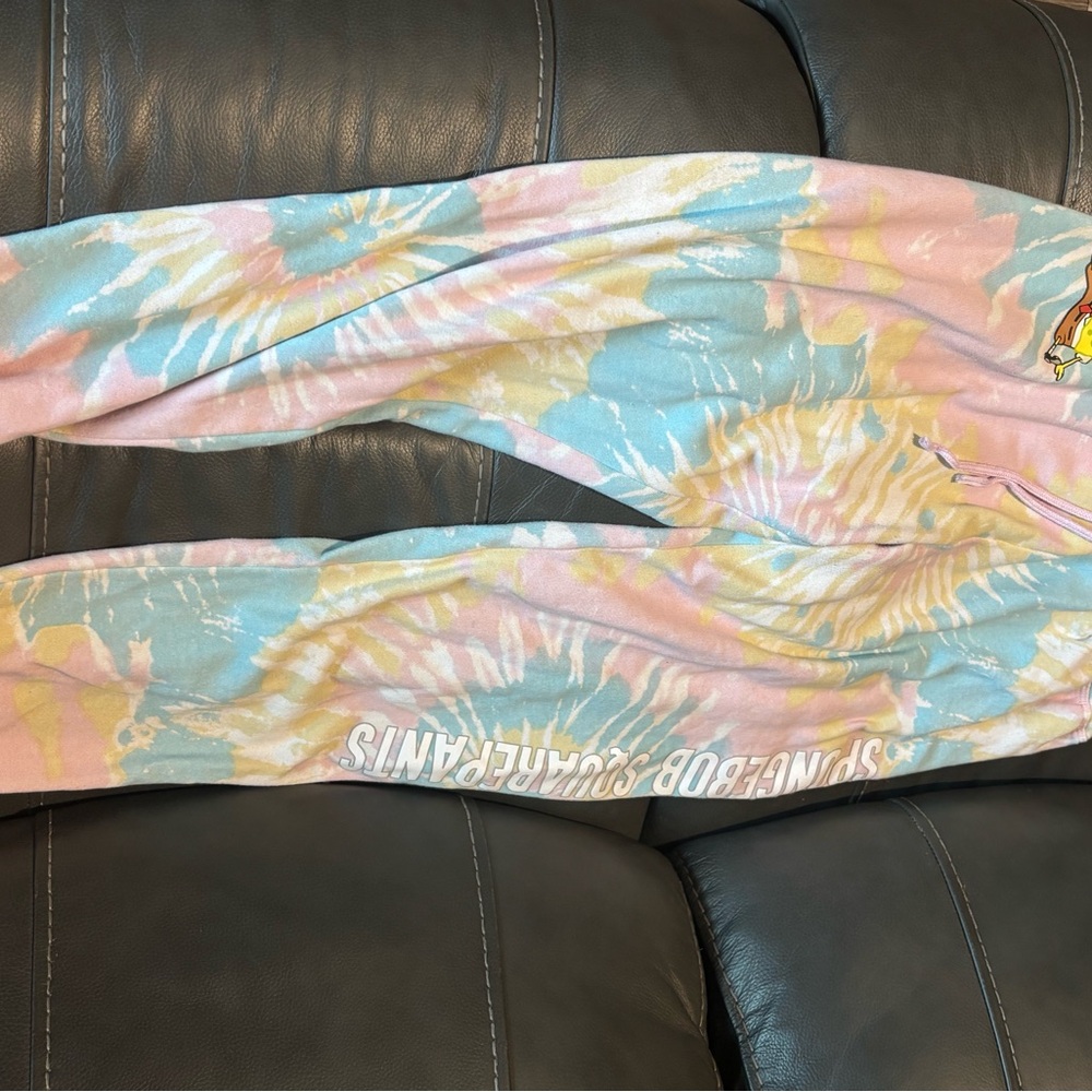 Girls L SpongeBob pants 
Smokefree